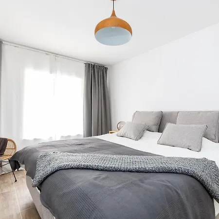 Bright Cozy Apartment+City Garden+Outdoor Jacuzzi *