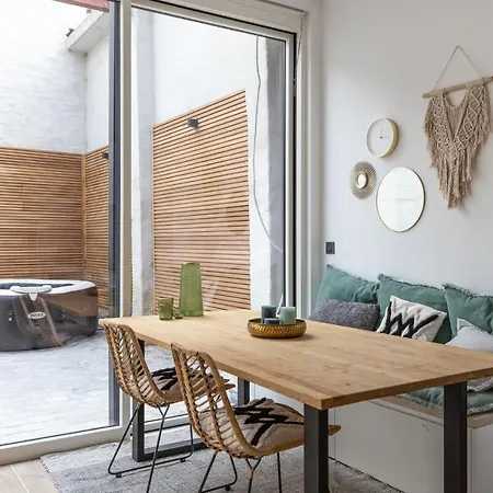 Bright Cozy Apartment+City Garden+Outdoor Jacuzzi * 헨트