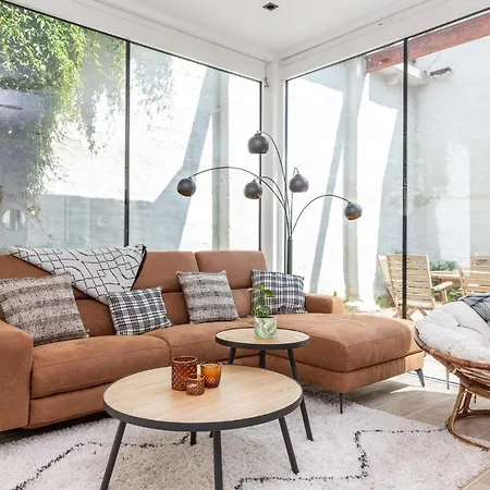 Bright Cozy Apartment+City Garden+Outdoor Jacuzzi 아파트