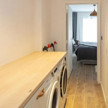 Bright Cozy Apartment+City Garden+Outdoor Jacuzzi